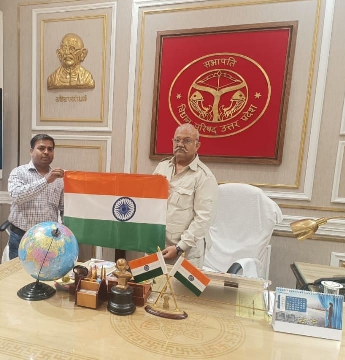 आइये India Post के # Har Ghar Tiranga 2.0 अभियान के तहत हम सभी लोग देश की शान # तिरंगे को अपने घरों पर लहरा कर आज़ादी का अमृत महोत्सव मनाएं|
<a href="/PMOIndia/">PMO India</a>
<a href="/myogiadityanath/">Yogi Adityanath</a>
#IndiaPost4Tiranga
#HarGharTiranga
#LucknowGPO