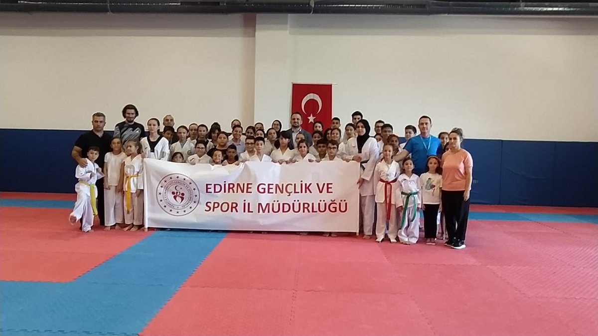 GSB_Edirne's tweet photo. Bakan Yardımcımız Enes Eminoğlu Edirne'yi ziyaret etti (https://t.co/As0GdYj2F2) https://t.co/42TtKHDWtA