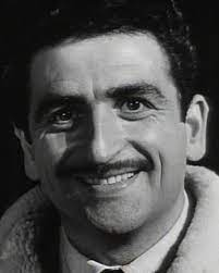 merlinpapin3's tweet photo. .@FredOL69007 #PremièreFoisauCinéma

#MarioDavid dans La Tournée des grands ducs d'André Pellenc (1952) il avait 25 ans https://t.co/0ma1MKO4MC