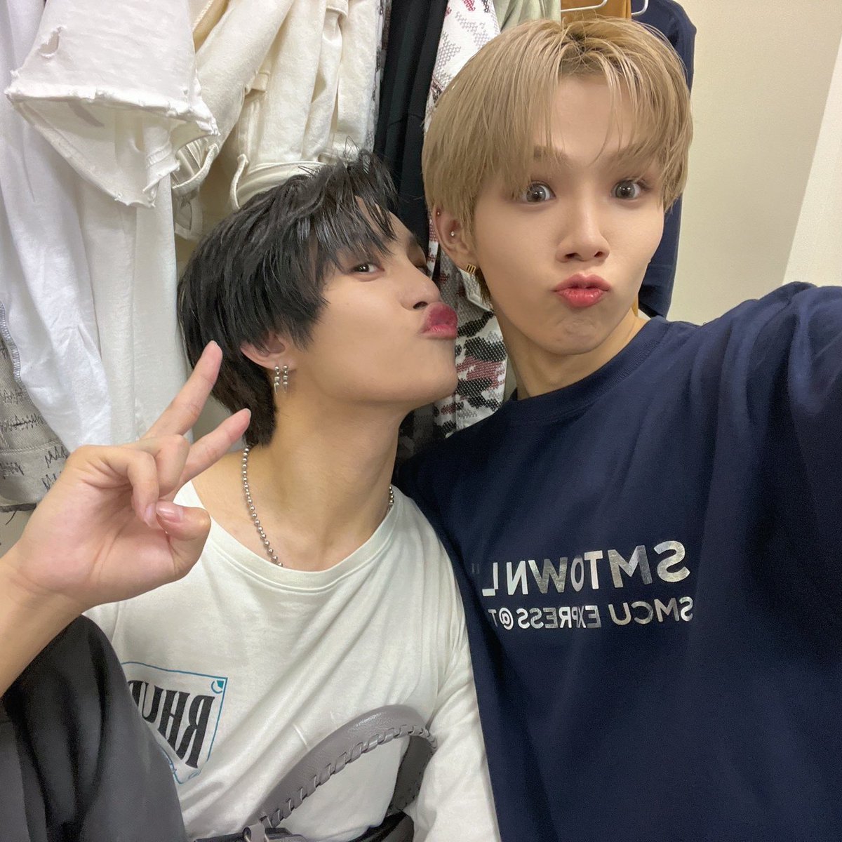 00SHOTARUWU's tweet photo. love it for the main dancer, and shotaro's bestfriend, yangyang~ 🐑🧡🦦 https://t.co/RkCyXTk8VT
