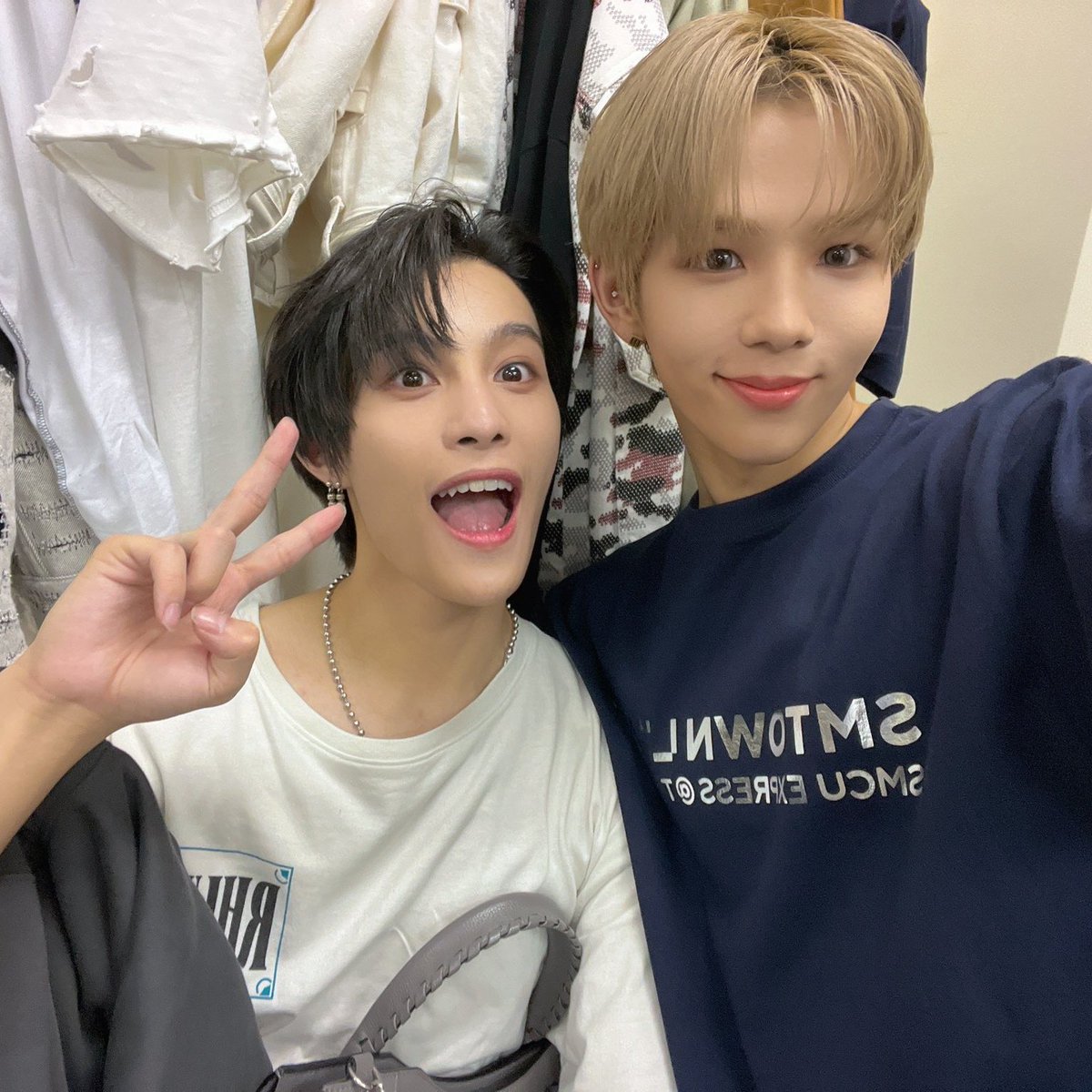 00SHOTARUWU's tweet photo. love it for the main dancer, and shotaro's bestfriend, yangyang~ 🐑🧡🦦 https://t.co/RkCyXTk8VT