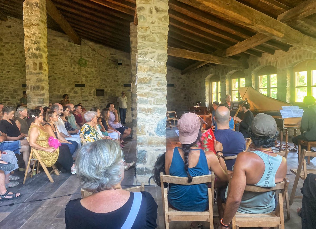 UdelBac's tweet photo. Moltes gràcies a tothom qui es va acostar per descobrir "les Orelles de Bach!";  va ser un capvespre fantàstic!
Ens retrobem a la propera 🫶

🌿https://t.co/Wyxb6vYgUj

#üdelbac #refugielbagatell #valldelbac #valldebianya #altagarrotxa #culturaalsafores #Llongarriu https://t.co/6Ijxben2gU