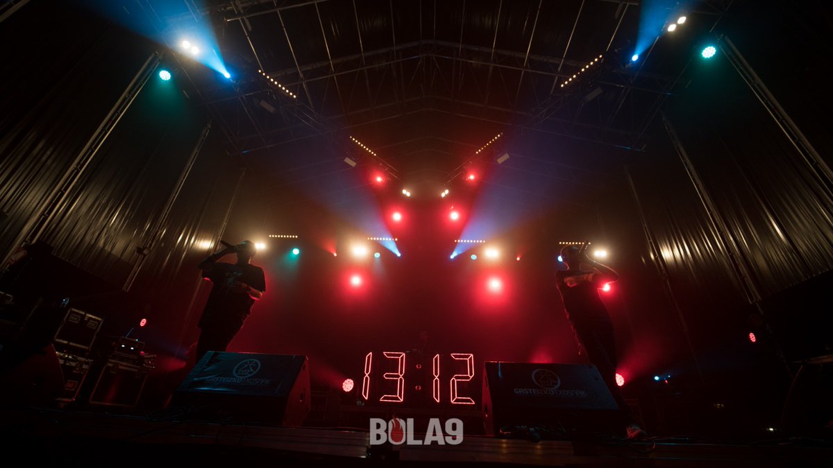 bolanueve_music's tweet photo. Así disfrutamos del concierto de @chikosdelmaiz en el Gasteizko Txosnak
Y no podemos dejar de compartir estos fotones de @AMakedaMk 📸
¡Tremendo bolazo! 🔥
__
#lcdm #yesfuture #bolanueve https://t.co/KsipuAUxoM