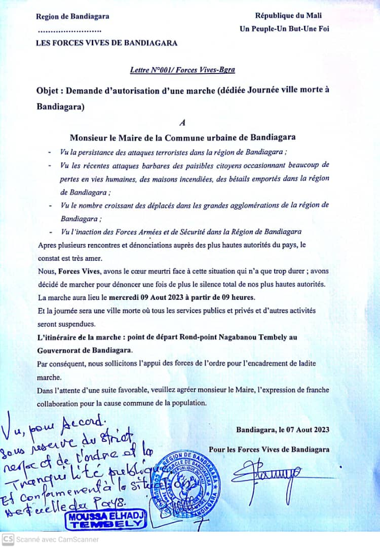 BocaryGUINDO's tweet photo. 🔴En réaction à la multiplication des massacres et déplacements massives des populations, et après plusieurs démarches auprès des autorités locales pour circonscrire la #terreur, les forces vives de #Bandiagara décrètent une marche ville morte demain 09/08/2023
#Bodio #Gan #Mali https://t.co/9yaJqyVEyJ