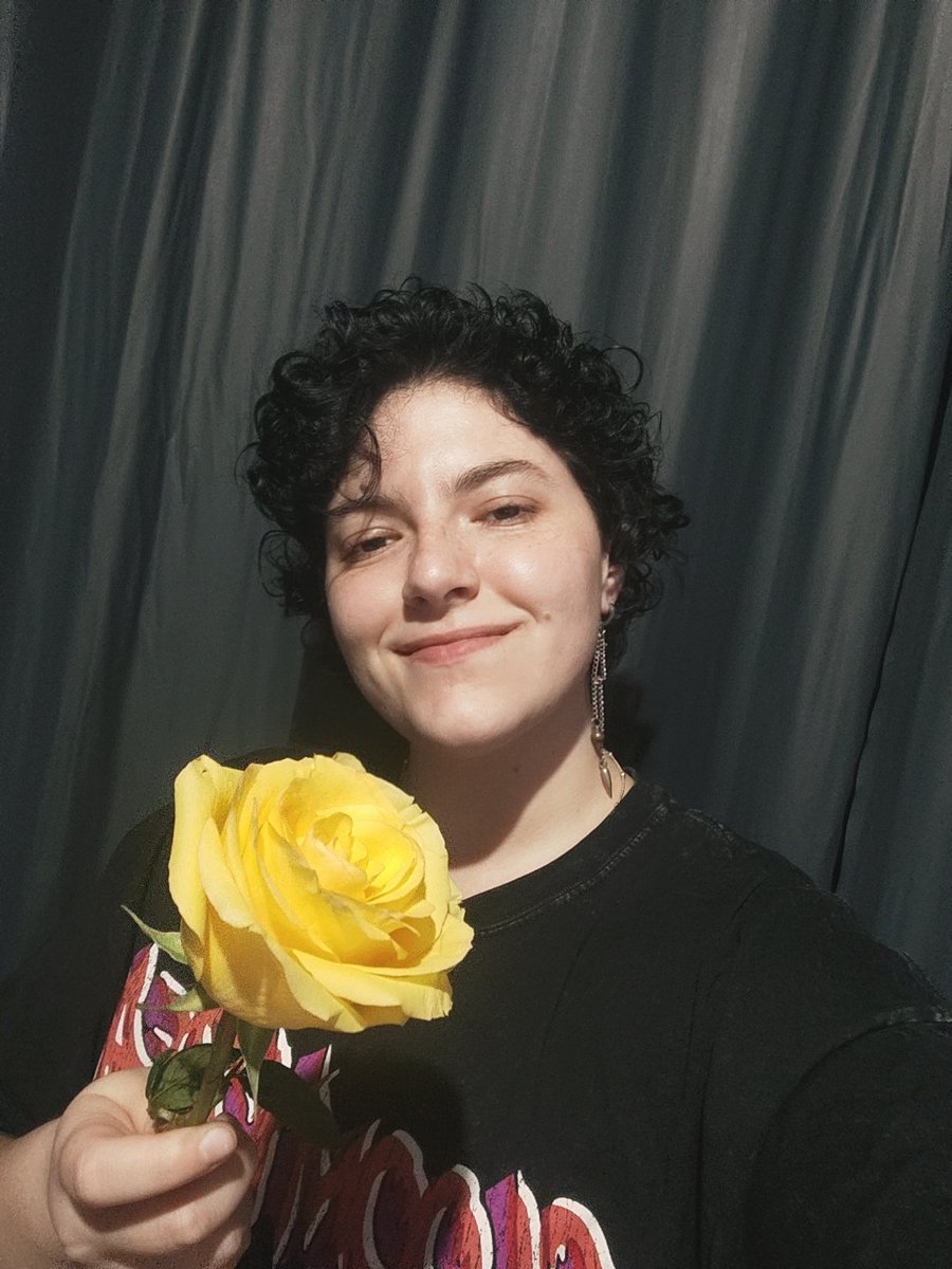 here, a rose 4 u my, good sir
happy birthday corpse!

#corpsetwtselfieday
#HappyBirthdayCORPSE
#happyCORPSEday