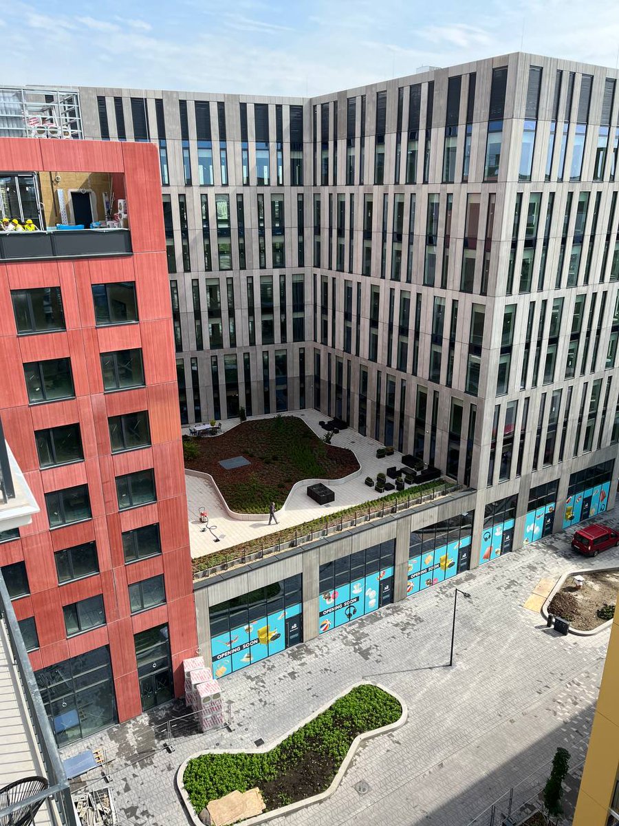 The neighbouring hotel of the apartment and the walking street is getting greener and greener. Become a partial owner by buying your NFT here: luxy.io/collections/vb…
Or rent the apartment here: ingatlan.com/33701059
#RealEstate #RWA #NFT <a href="/TuruGlobal/">BBT CWT / TuruGlobal 🌎🌍🌏</a>