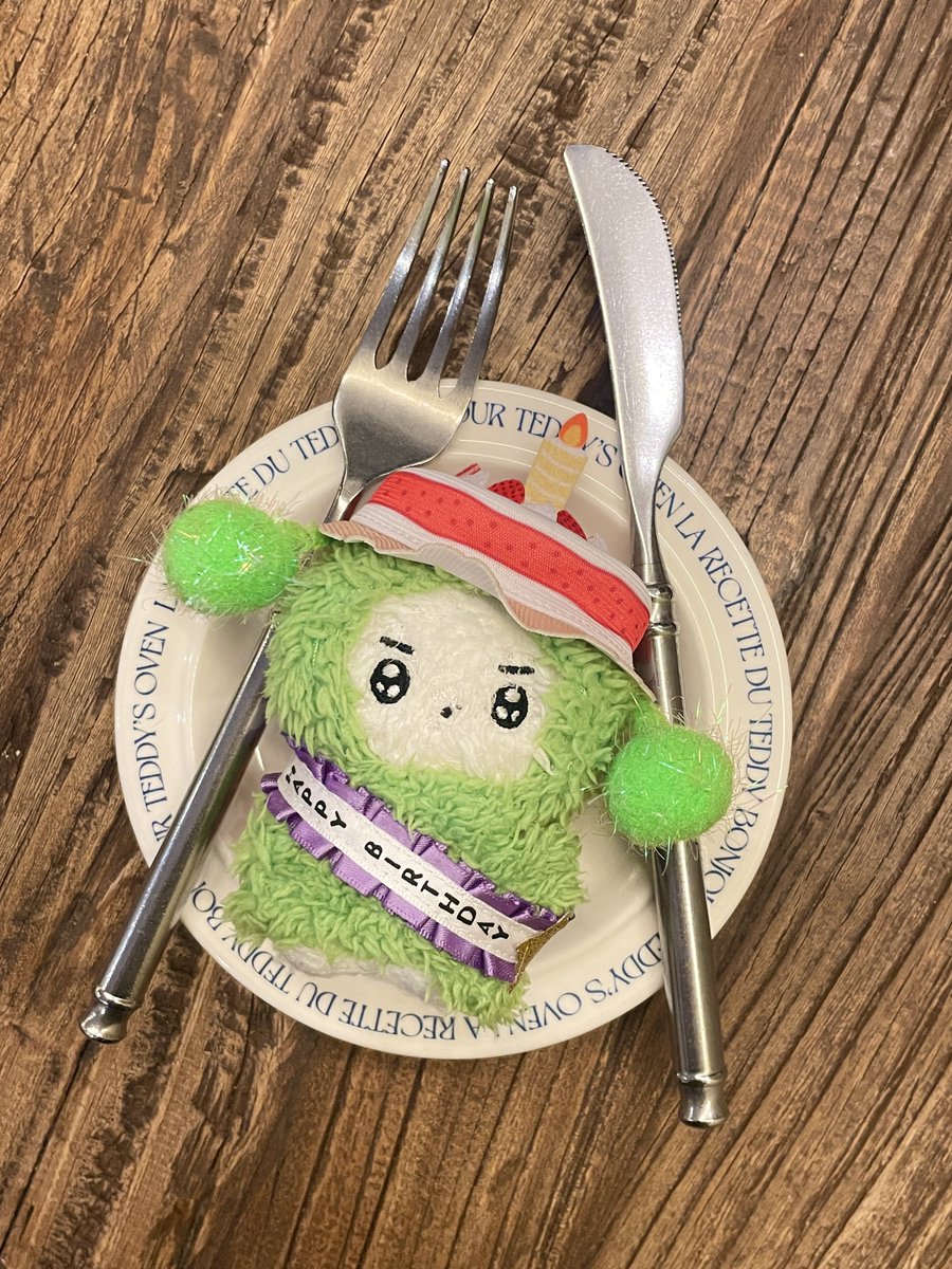 alienbbangdoll's tweet photo. 먹지마세요 외계인에게 양보하세요
#빵담빵담_영훈이_생일축하해
#Dear_My_Boy_Younghoon https://t.co/lhpl2ltvK0