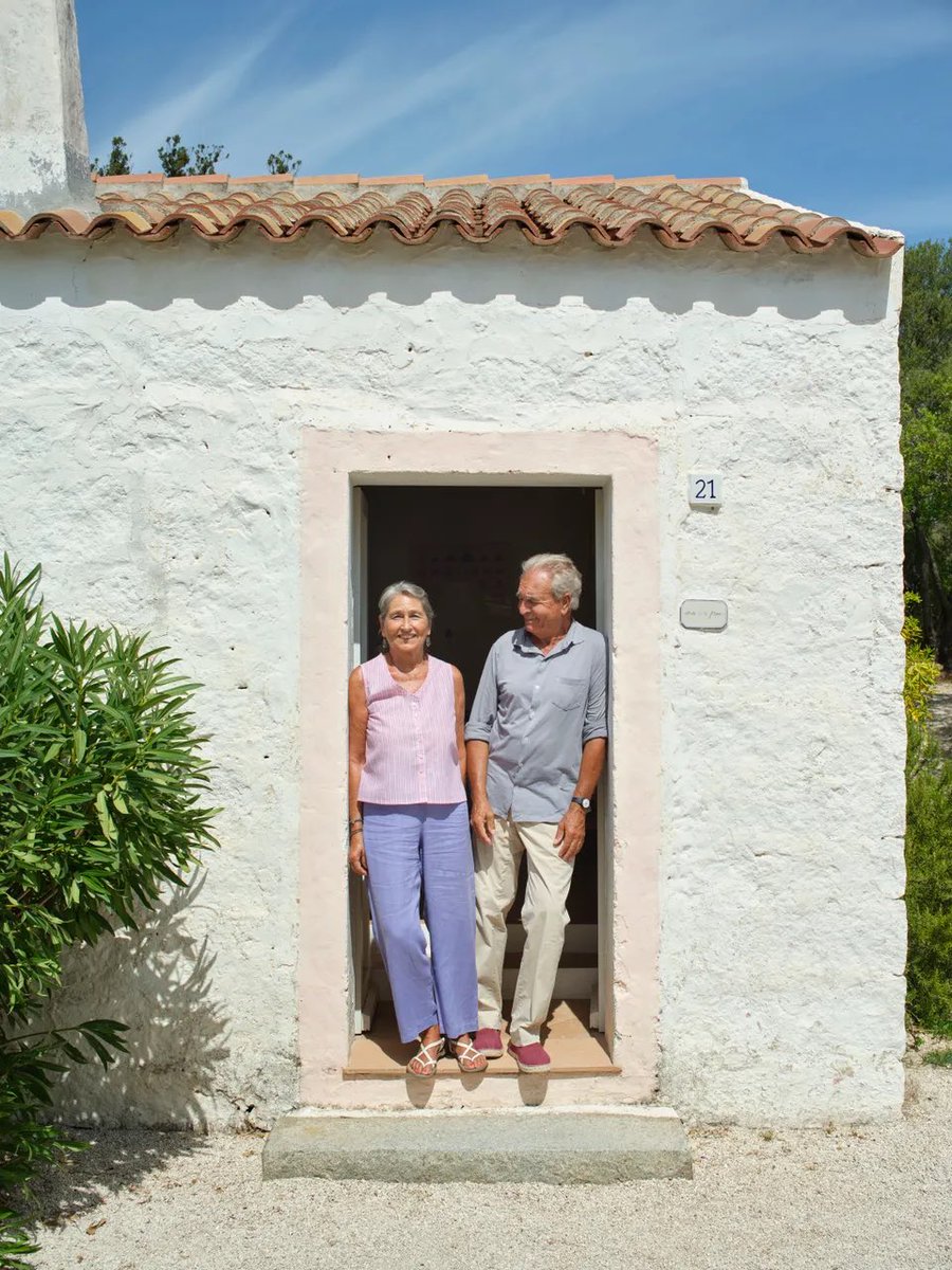 LGranell's tweet photo. la parella que vaig descobrir a TikTok els quals han renovat un vell estable a Sardenya per gaudir de la jubilació amb els seus néts en un entorn natural i serè, equipat fins i tot amb un forn de pedra propi… això sí que són goals i la resta són tonteries https://t.co/fYYdJvT44w
