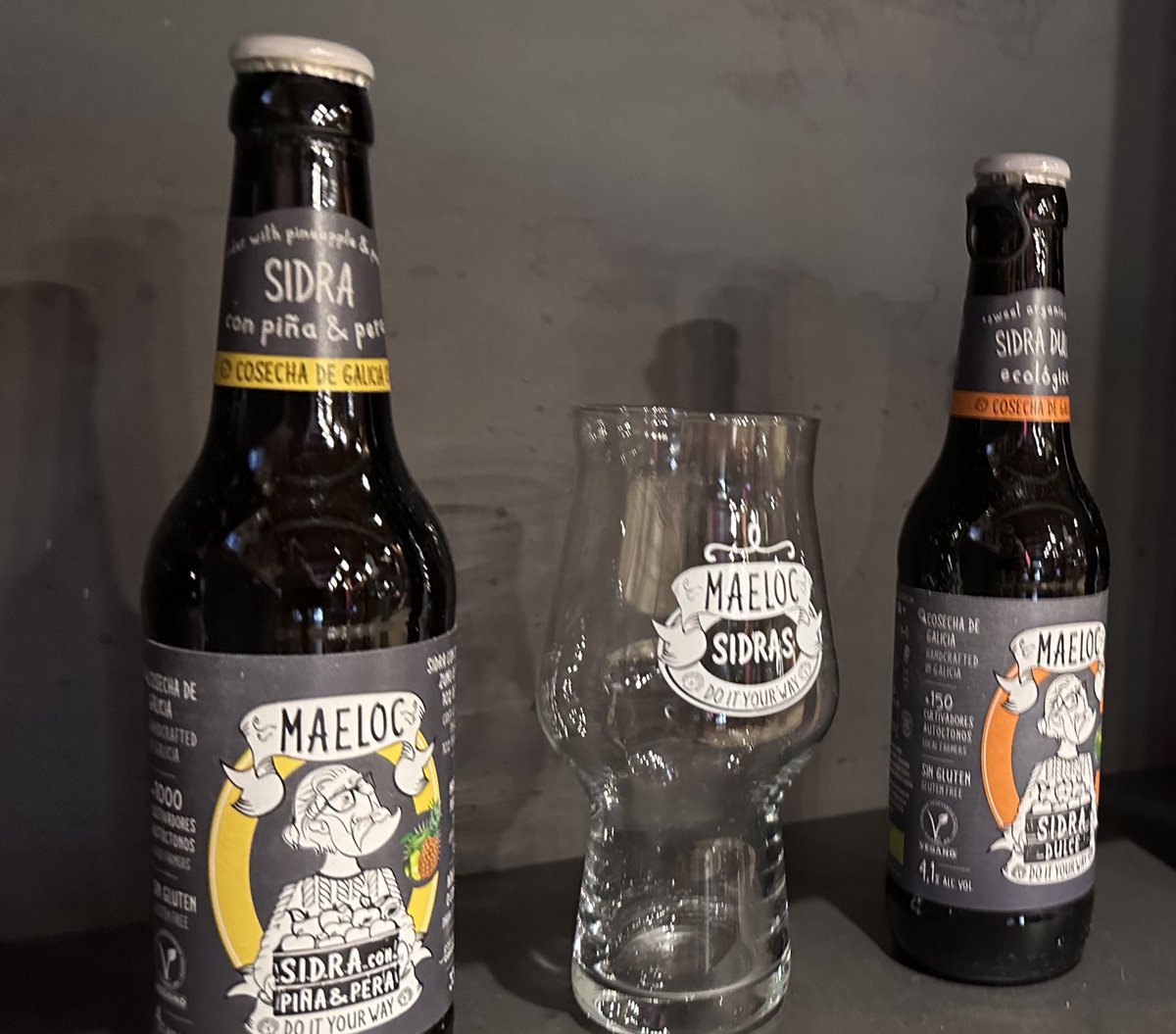 La sidra Maeloc de piña y pera tiene todo lo esencial para ser una de vuestras favoritas durante el #verano. 

El sabor tropical y fresco de la 🍍unido al toque dulce de la 🍐.

¡Tómala muy fría o con hielo!

#Maeloc #cosechadegalicia #sidragallega #sidradesabores