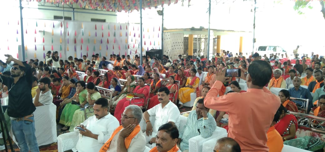 LalSinghArya's tweet photo. आज गुना में "संत रविदास मंदिर निर्माण समरसता यात्रा" के #जनसंवाद कार्यक्रम को संबोधित किया एवं संत रविदास जी के चित्र व निबन्ध प्रतियोगिता के प्रतियोगियों को भी सम्मानित किया। 
@BJP4MP 
@BJPSCMorcha https://t.co/1CTksn9Mak