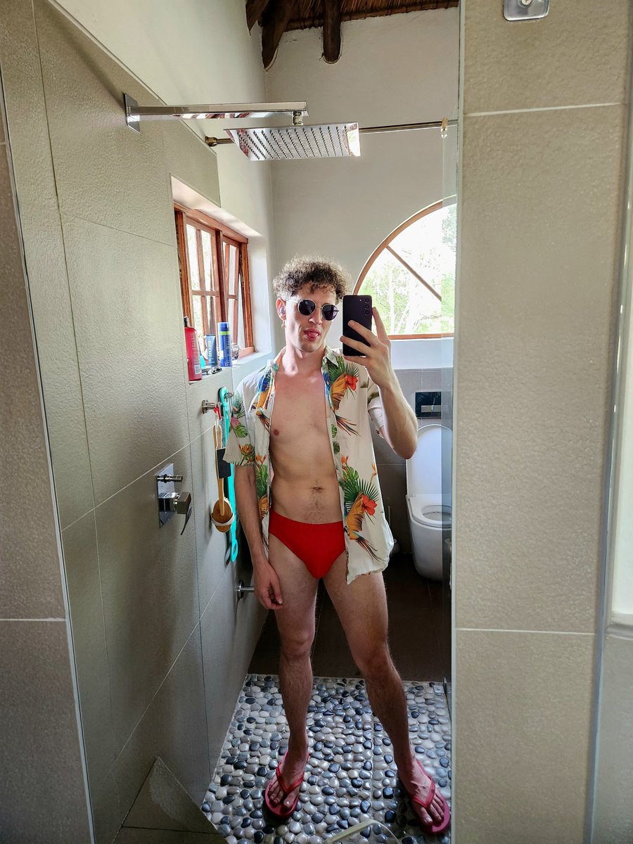 RiaanV008's tweet photo. Missing summer 😭 https://t.co/C2yQIItPhb