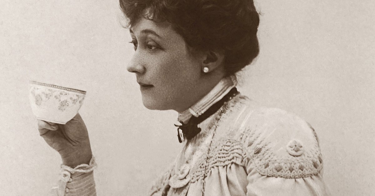 langage_farm's tweet photo. Afternoon Tea Week
Did you know:
During the 1880s, upper-class women would change into fancy long gowns, gloves &amp; hats for their afternoon tea.
The terms low tea &amp; high tea refer to whether the tea was at low tables or high dinner tables
Low tea is posher than high!
#LOVELangage https://t.co/9cB3dWKcNS