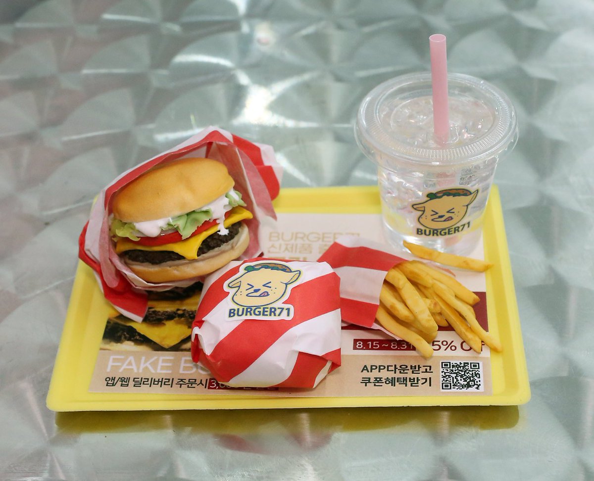 DINING_71's tweet photo. 🥤리뉴얼 햄버거 판매안내🍔
주문기간:  8/10 21:00 ~ 수량마감시종료

안내페이지: https://t.co/Y8YrqgKVh5

Rt+팔로우 추첨 한분께 쟁반+포장버거+랜덤음료를 보내드려요~🥰

#트인덕장터 https://t.co/XMOwR8V7It