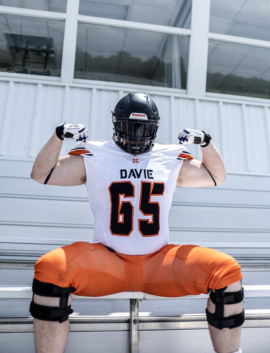 evan_copeland64's tweet photo. Senior year.  New uniforms - new number.  #65 Let’s GO !! DCAW https://t.co/fURME8OBnE