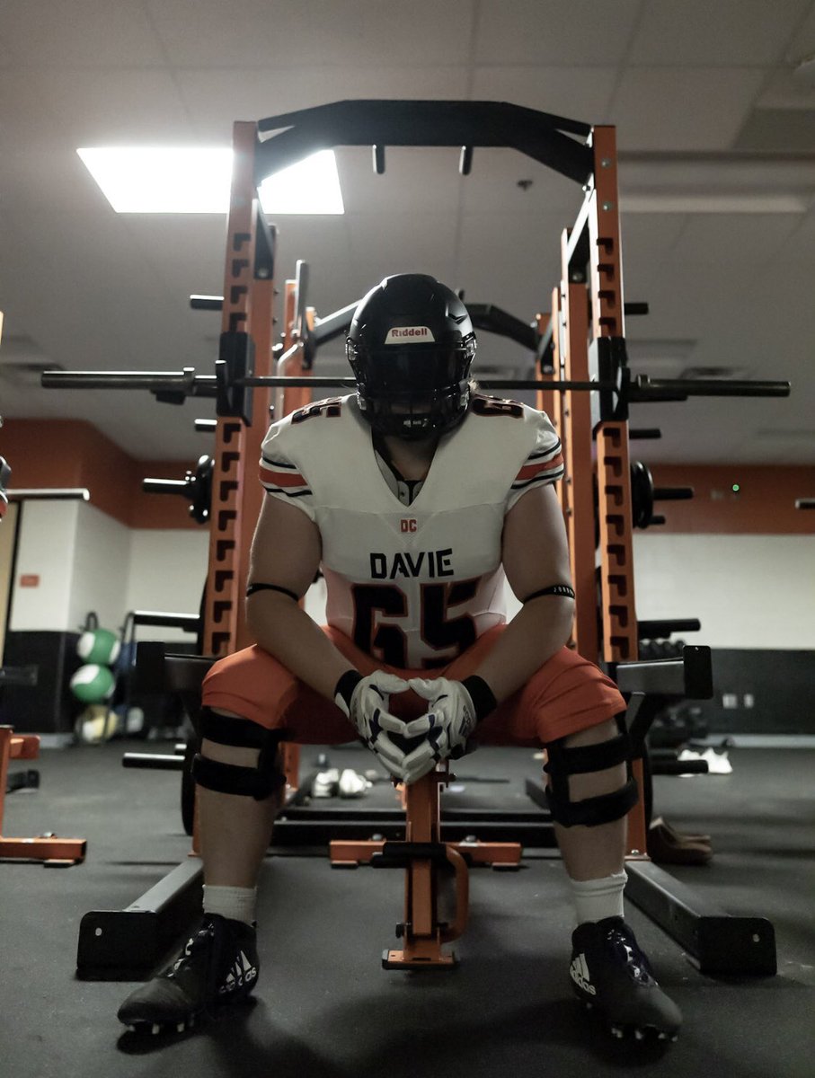 evan_copeland64's tweet photo. Senior year.  New uniforms - new number.  #65 Let’s GO !! DCAW https://t.co/fURME8OBnE