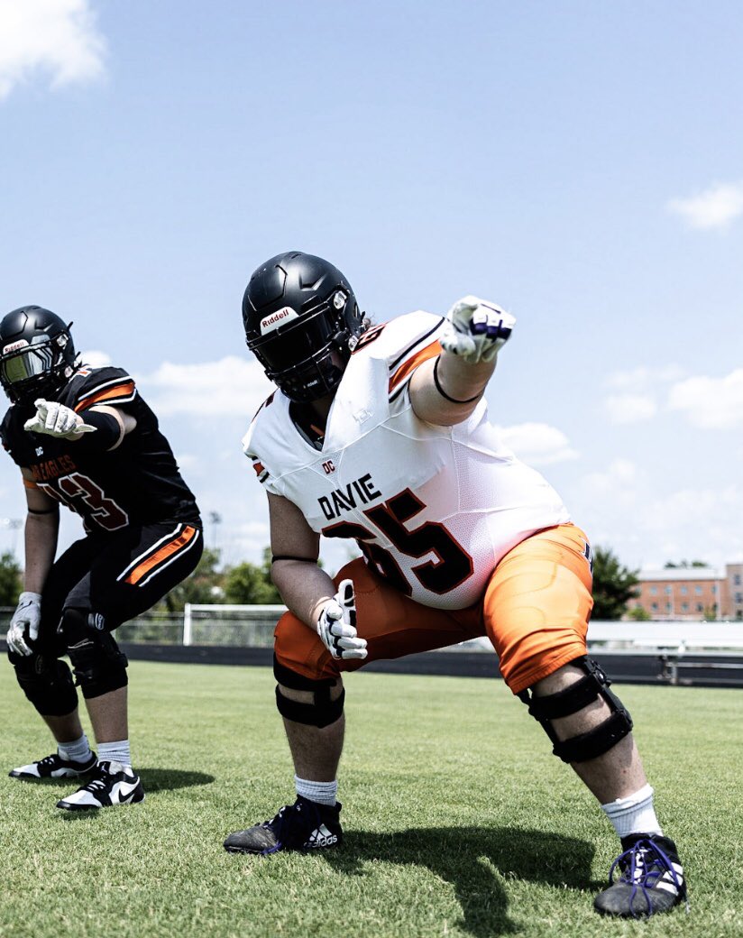 evan_copeland64's tweet photo. Senior year.  New uniforms - new number.  #65 Let’s GO !! DCAW https://t.co/fURME8OBnE