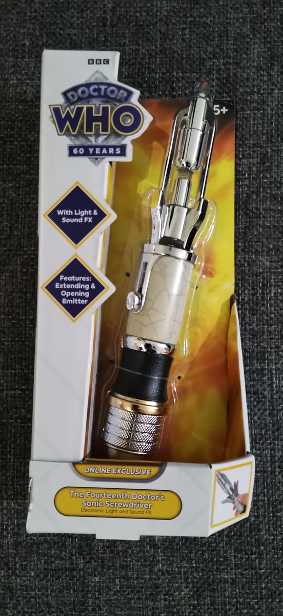 Xxendor's tweet photo. It finally arrived!
My #DoctorWho Fourteenth Doctor's Sonic Screwdriver!
It's so shiny and pretty! 😍 https://t.co/zuWCMpQIoy