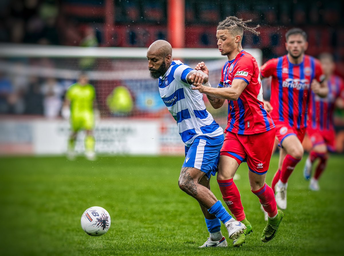 How good was this lad on his National League debut… 🧱 Solid playing outside of his natural position 📈 Only 20 y/o! 👀 @OffTheLineBlog’s one to watch for @TheVanaramaNL 📸: @sgodfrey #TheShots 🔴🔵