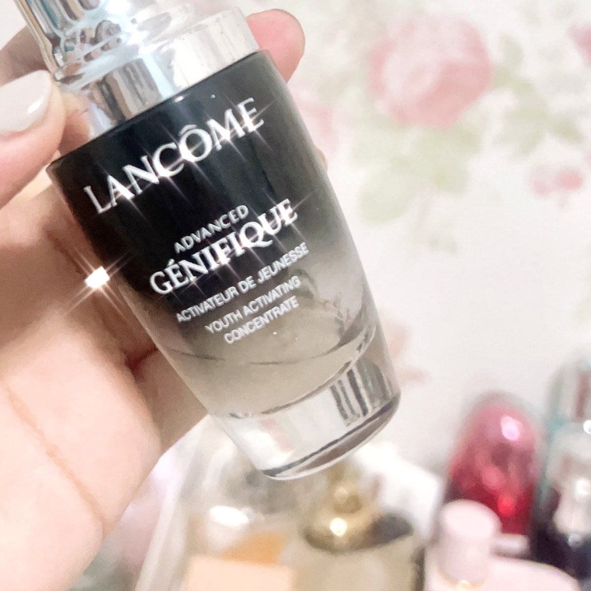 เซรั่มสามัญประจำโต๊ะคสอ.​ Lancome​ Advanced Genifiqe​ ใช้ไม่นับขวดละ นางช่วยผิวแข็งแรงขึ้นเยอะ หน้าดูอิ่มฟู พวกรูขุมขน​ต่างๆก็กระชับ​ 10/10 ไปเลย❤️