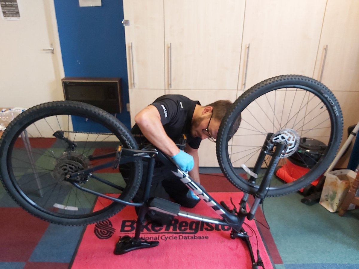 KentPoliceTon's tweet photo. Officers from #TonbridgeCommunitySafetyUnit are at #Ditton Youth Hub, marking pedal bikes and educating riders on safety 🚲 #SaferSummer https://t.co/brypAZdzEL