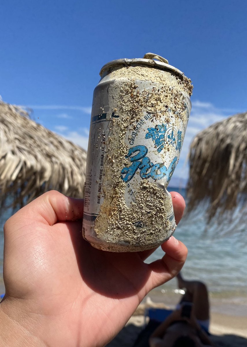Enquanto mergulhava encontrei uma lata de cerveja enterrada que era vendida durante os anos 80 e 90. Vejam o estado que ainda se encontra. #NoPollution