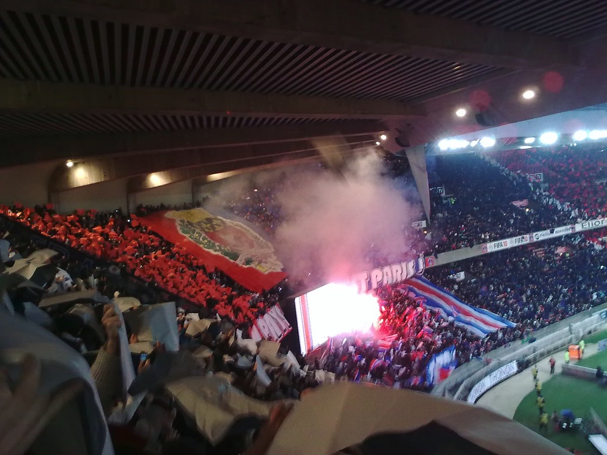 NavetBenjamin's tweet photo. « Mon pays c’est Paris » du côté des Authentiks.
PSG – AS-Saint-Etienne (3-0) 13/12/2009, Parc des Princes (L1)
📸: collection personnelle @NavetBenjamin
#Paris #PSG #TeamPSG #Authentiks https://t.co/fsk2YC0t4l