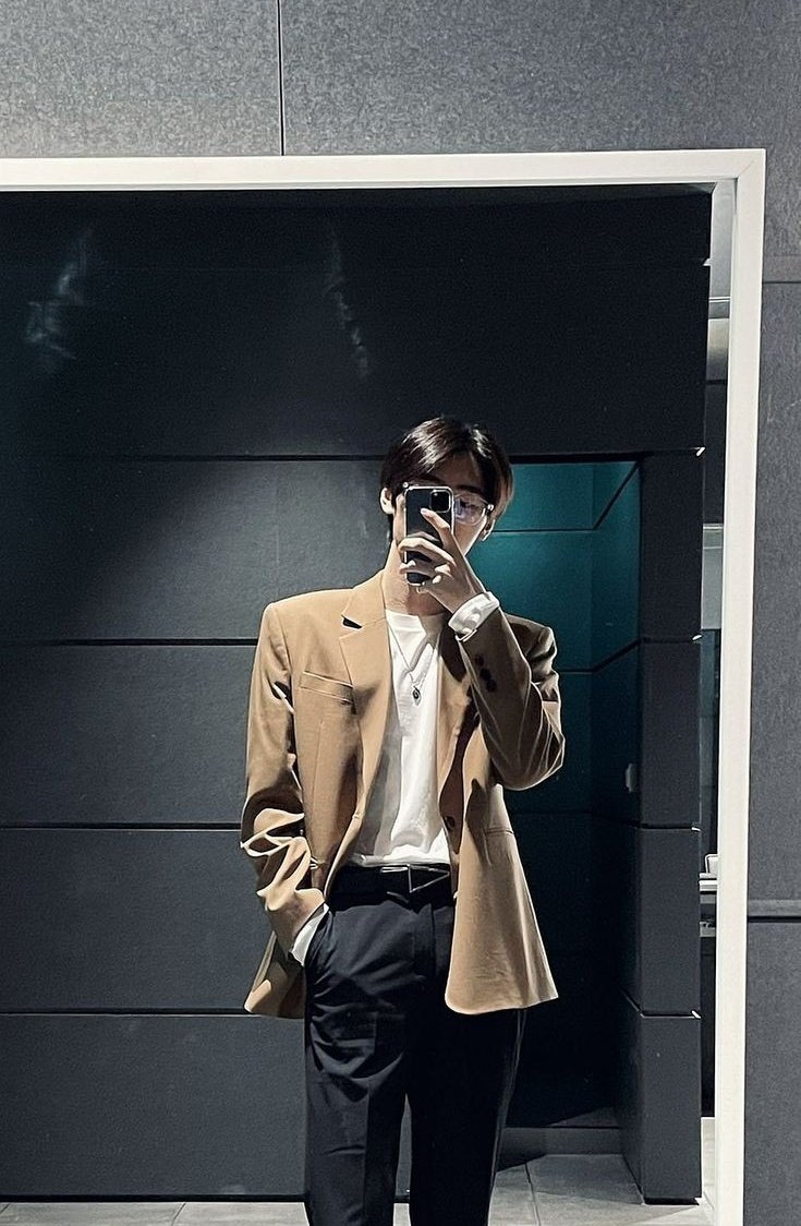 louielysl's tweet photo. We talked about it, yk? 

#ENSD #ENGENESelcaDay #SUNGHOON #ENHYPEN_SUNGHOON @ENHYPEN_members https://t.co/J6CsY1Fb3z