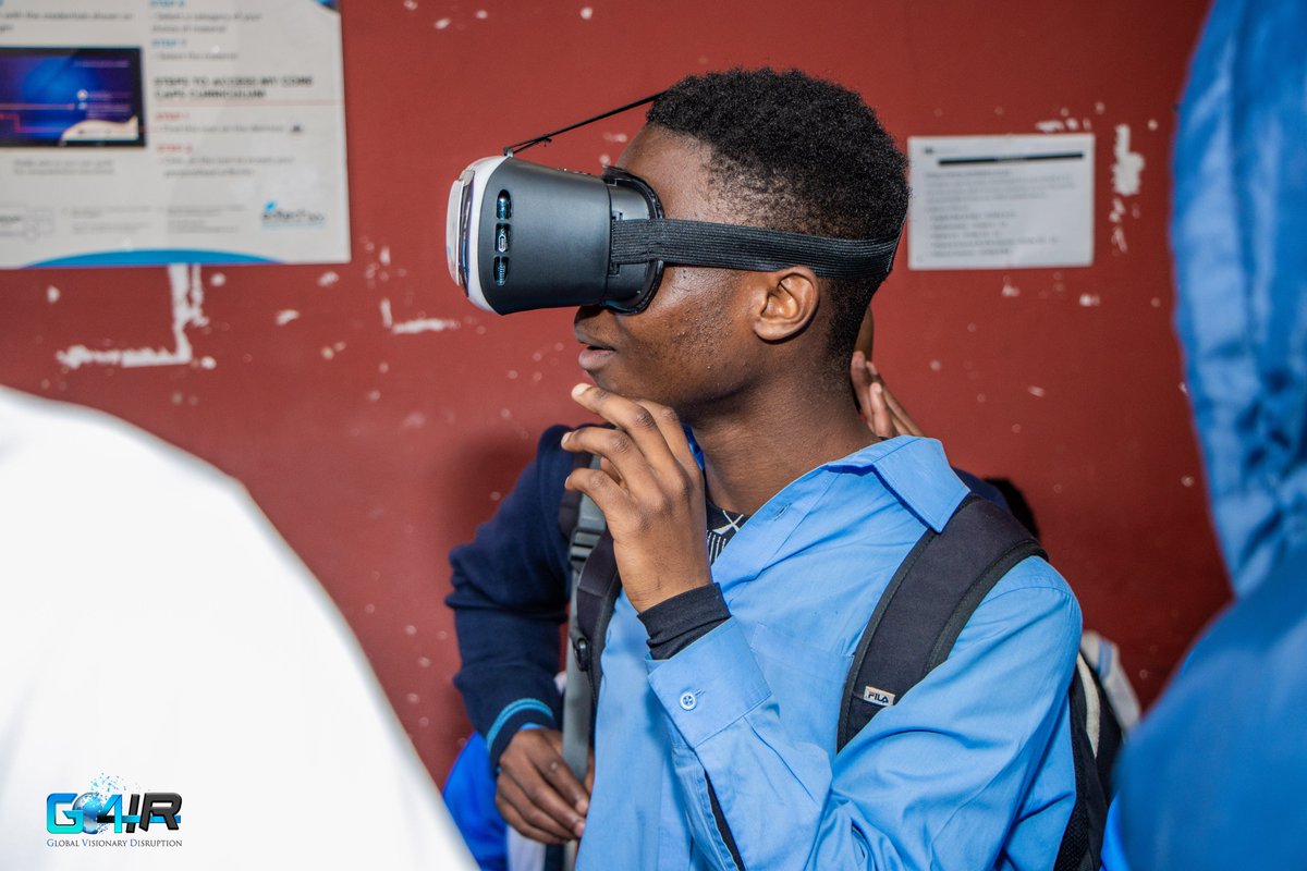 Go4IR_RSA's tweet photo. A new era dawns at Realogile High School in Alexandra: Grade 11 and 12 students step into digital innovation through the Go4IR Sci-Tech Accelerator Application.

https://t.co/2gXA5KlV9r https://t.co/Ncp4HkpuRa