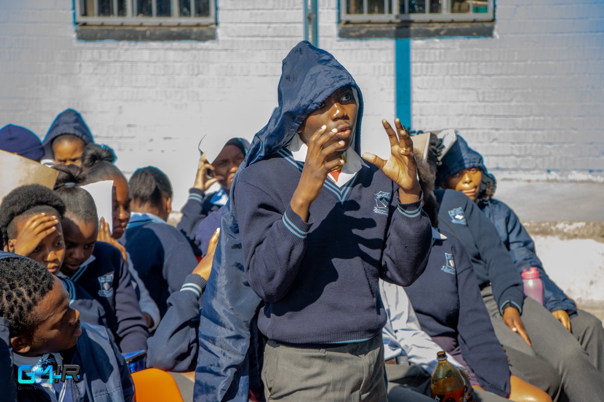 Go4IR_RSA's tweet photo. A new era dawns at Realogile High School in Alexandra: Grade 11 and 12 students step into digital innovation through the Go4IR Sci-Tech Accelerator Application.

https://t.co/2gXA5KlV9r https://t.co/Ncp4HkpuRa