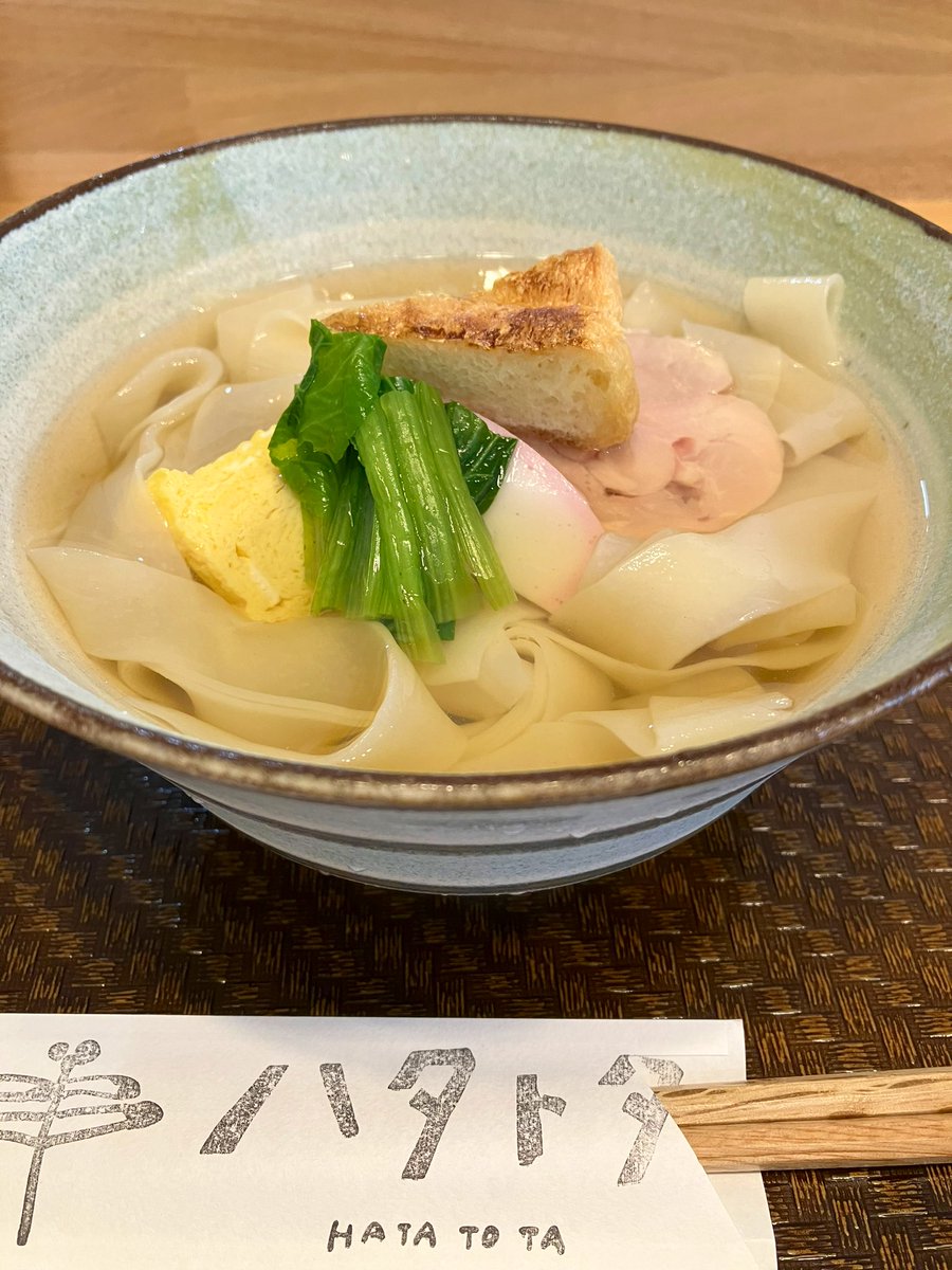d_6nd's tweet photo. #きしめんハタトタ
とにかく優しいお出汁に抱かれたやつをツルッとね！
暑い夏でも食べたくなる温麺です。
#三島市観光アンバサダー
#讃岐うどんのことひらの後
https://t.co/qiEYp71m4O https://t.co/zMlMAVe5H9