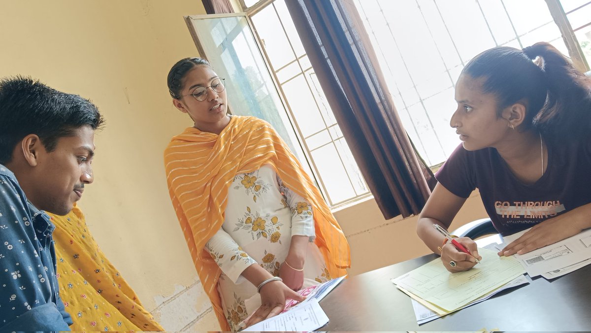 YogiJi31's tweet image. #सेवा_ही_संकल्प❤️
#help_desk
#ABVPForStudents 
राजकीय महाविद्यालय सितारगंज में प्रवेश संबंधित किसी भी प्रकार की समस्या हेतु सम्पर्क करे.... 
प्रवेश के 15वें दिन अपने साथियों के साथ सेवा जारी....
#ABVP_SITARGANJ