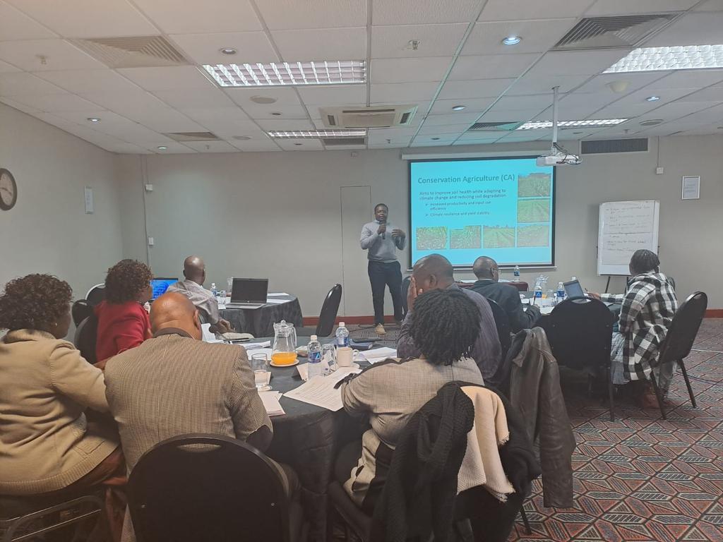 BMhlanga4's tweet photo. #HappeningToday is the #GenderUp workshop on #mechanised #ConservationAgriculture hosted by WP5 of #UkamaUstawi initiative in collaboration with WP1. @ojongbaa  and @MapedzaD of @IWMI_SouthernZA are leading the insightful session. 
@Inga_JM @BusyBeeChris @Sieg_SAS @Rose97755278 https://t.co/TNGx2lLMgn