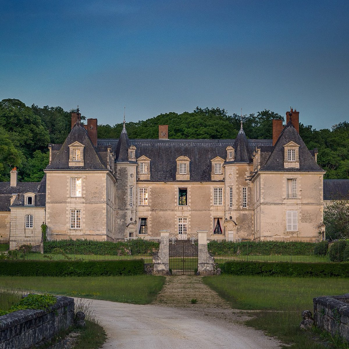 Touraine_ADT's tweet photo. 📅 Le 15 #août c'est la fête annuelle du #Château de #Gizeux 🏰
Toute la journée, profitez de l'ambiance conviviale et des animations 👑
🔗 + d'infos ici : https://t.co/HwVdWkNM3G
#Touraine #TouraineValdeLoire #ValdeLoire #LoireValley #patrimoine #ideesortie #ExploreFrance #BeautifulFrance #TuesdayFeeling