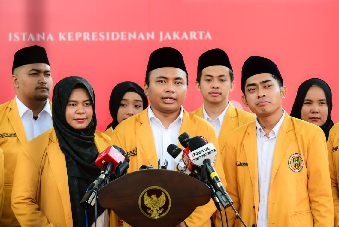 setkabgoid's tweet photo. Presiden @jokowi menerima Pimpinan Pusat Ikatan Pelajar Muhammadiyah (PP IPM), Selasa (08/08/2023), di Istana Merdeka, Jakarta.

Seskab @pramonoanung turut mendampingi Presiden pada pertemuan tersebut.

#PotretKabinet
Foto: BPMI Setpres https://t.co/OPgzRai7se