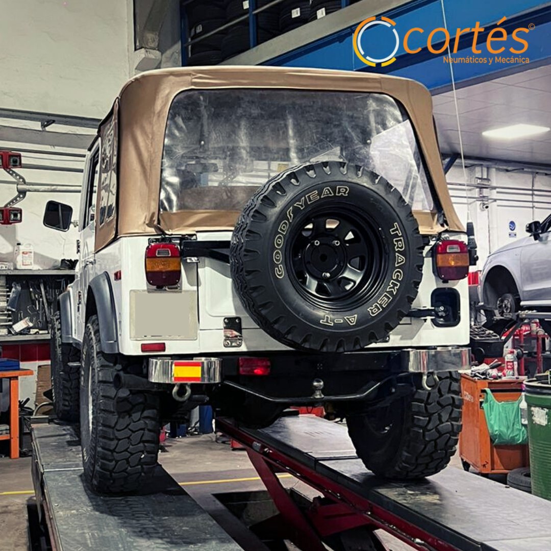 servicioscortes's tweet photo. Llámale SUV, 4x4, todoterreno… Lo que está claro es que sigue aumentando la demanda de este tipo de vehículos, así que, nosotros seguimos especializándonos en el montaje, reparación y sustitución de #Neumáticos4x4.

#ServiciosCortés #NeumáticosenSevilla https://t.co/l1QYyeyCmV