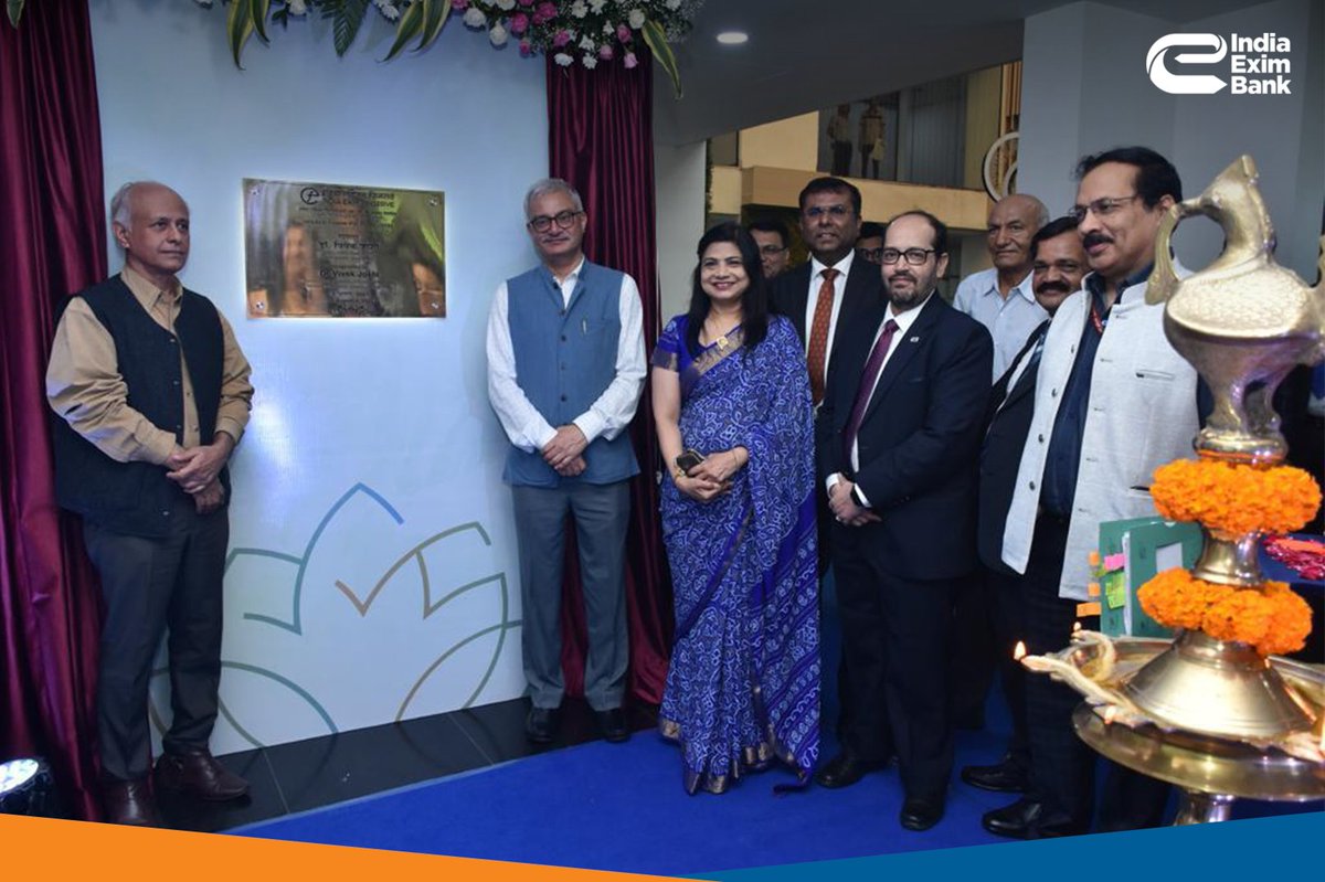 IndiaEximBank's tweet photo. The office of India Exim Finserve was inaugurated by Dr. Vivek Joshi, Secretary, Department of Financial Services, Ministry of Finance at the GIFT City in Gujarat in the presence of esteemed dignitaries.
#IndiaEximFinserve #NewSubsidiary #IndiaEximBank #FinancialSolutions https://t.co/JA35WBorI4