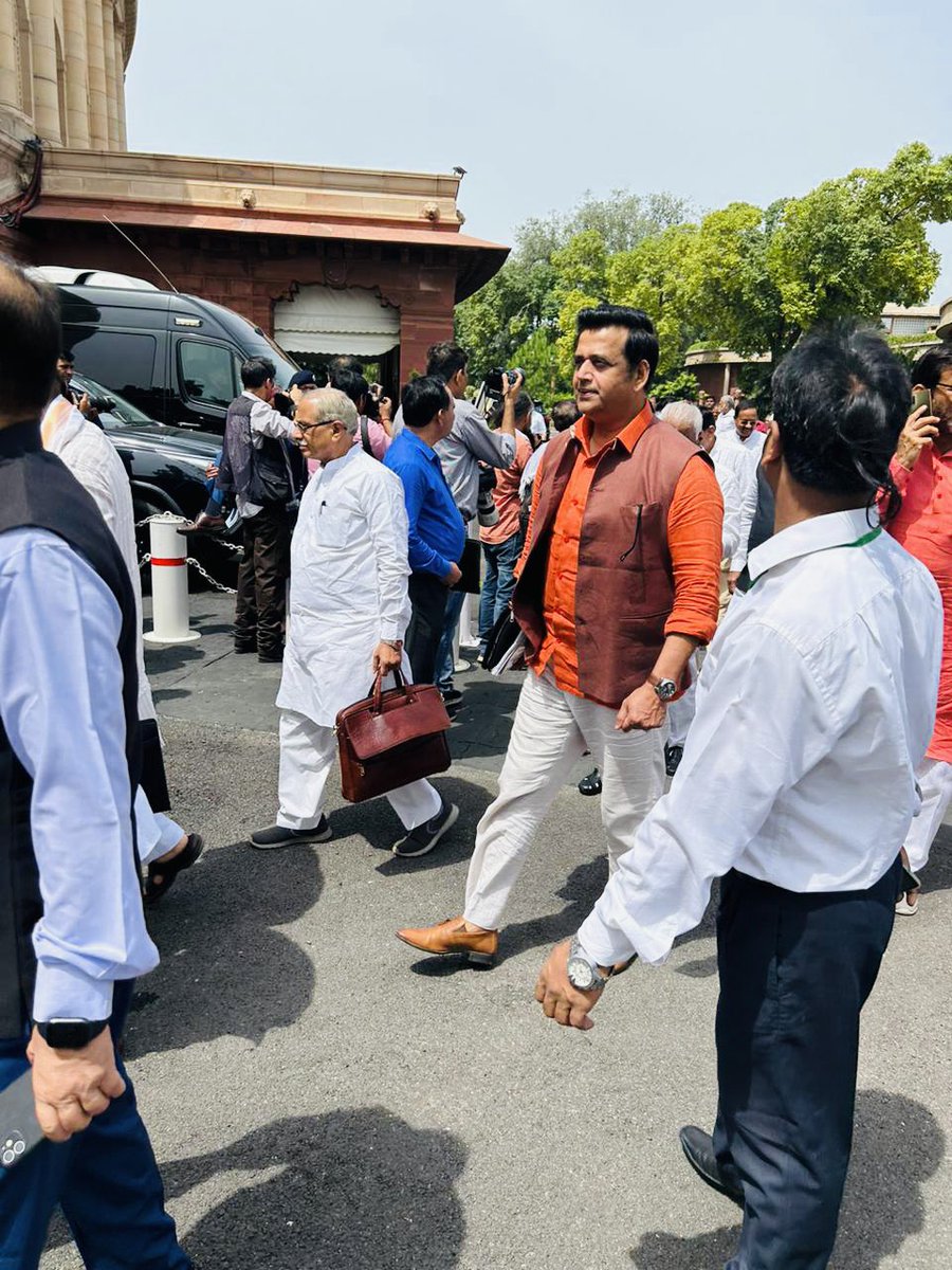 ravikishann's tweet photo. #PARLIAMENT #सदन https://t.co/DOobhUadyM