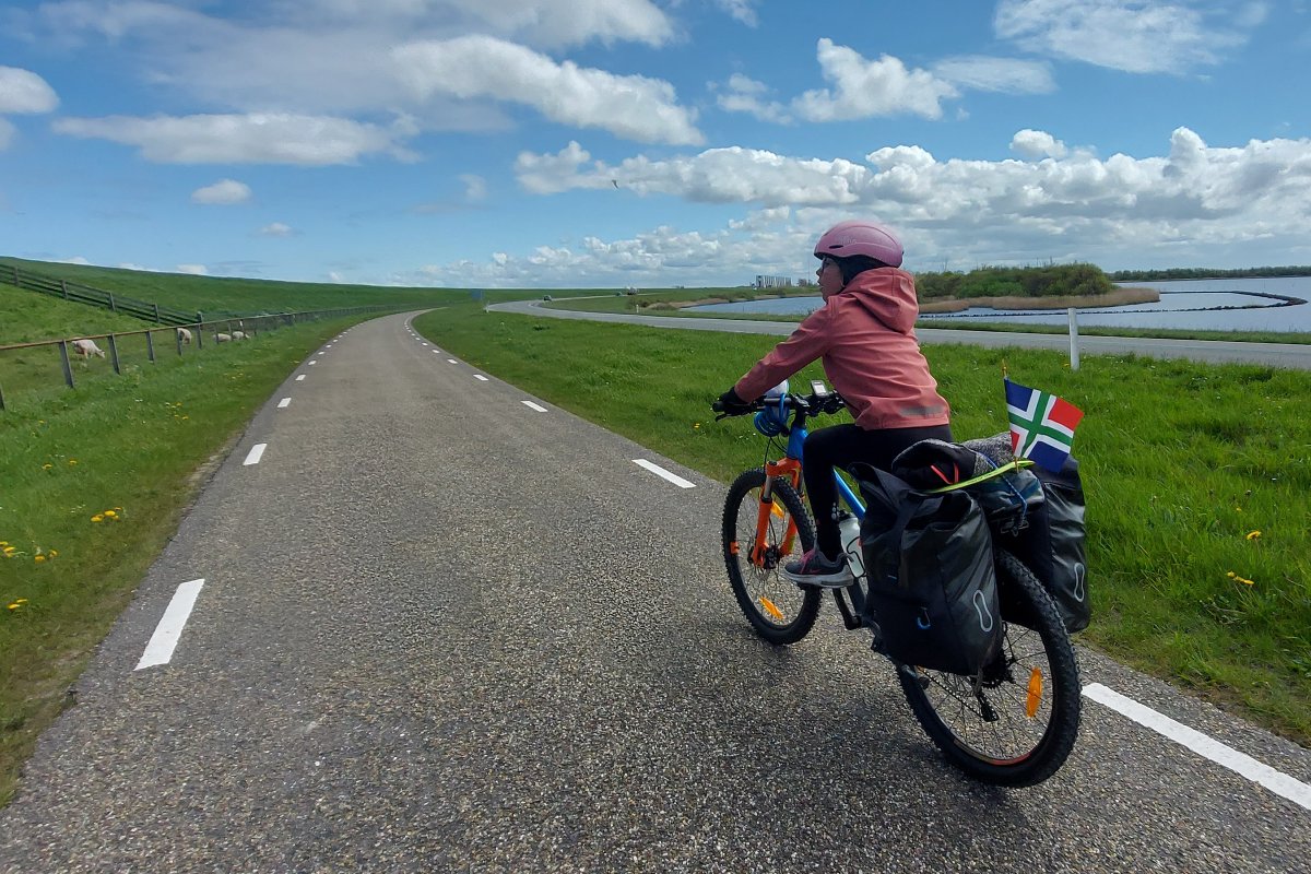 🚵‍♀️☀️Vakantie vieren in eigen land? Verken Groningen op de fiets of te voet met een van deze bijzondere routes. Ontdek de geschiedenis van het Westerkwartier, maak een muzikale stadswandeling of fiets langs de Groningse wierden👇

visitgroningen.nl/nl/blogs/10-le…