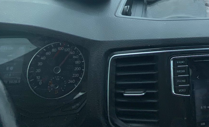 maqui13's tweet photo. 2 tuits🧵

En el primer tuit el senador Da Silva a 140 km por hora. 

En el segundo: Da Silva a 170 km por hora haciendo videos.🤳

👇 https://t.co/FzhTYxIHce