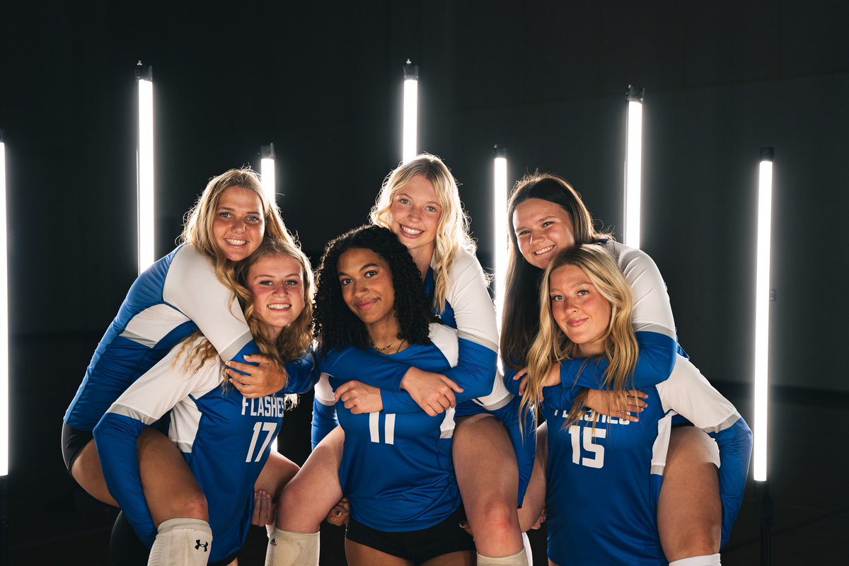 S E N I O R S 👏🏼 #weareflashes⚡️  #lastonebestone #seniors