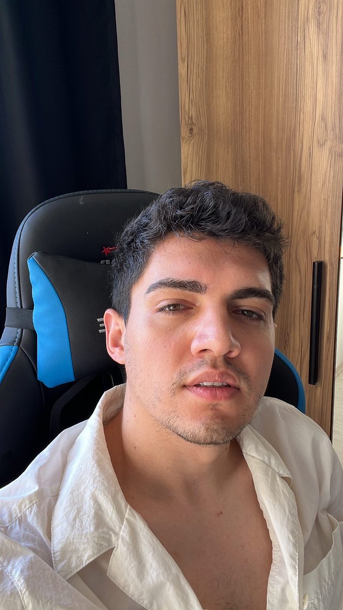 akifallkan's tweet photo. sen çoı iyisin mavi griim 🧿 ama solistin de adam çıktı https://t.co/GZZPuw6vP3