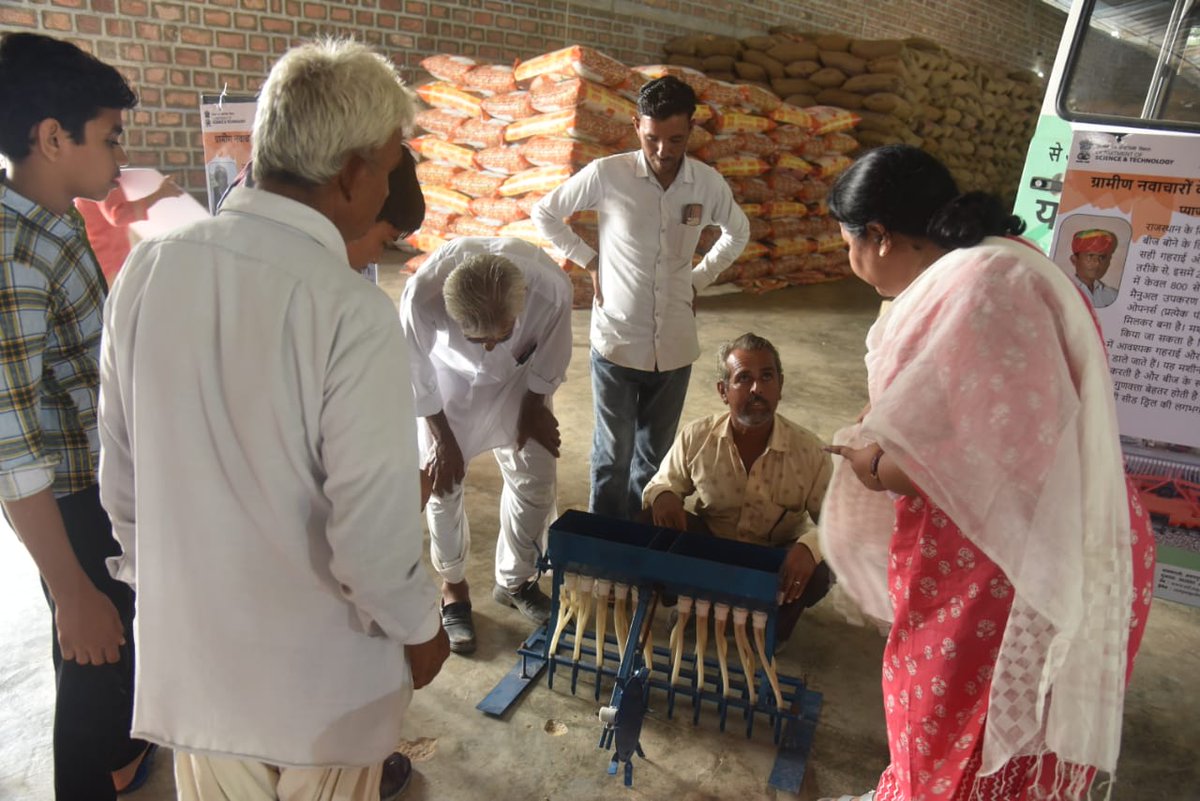 nifindia's tweet photo. #imnovationyatra by NIF has reached #Mathaniya #village #Jodhpur #rajasthan
wherein about 200 citizens have been engaged in various dissemination activities @anilgb @DrJitendraSingh @IndiaDST @ranade_arvind @MinOfCultureGoI https://t.co/sgq3EpAfmF