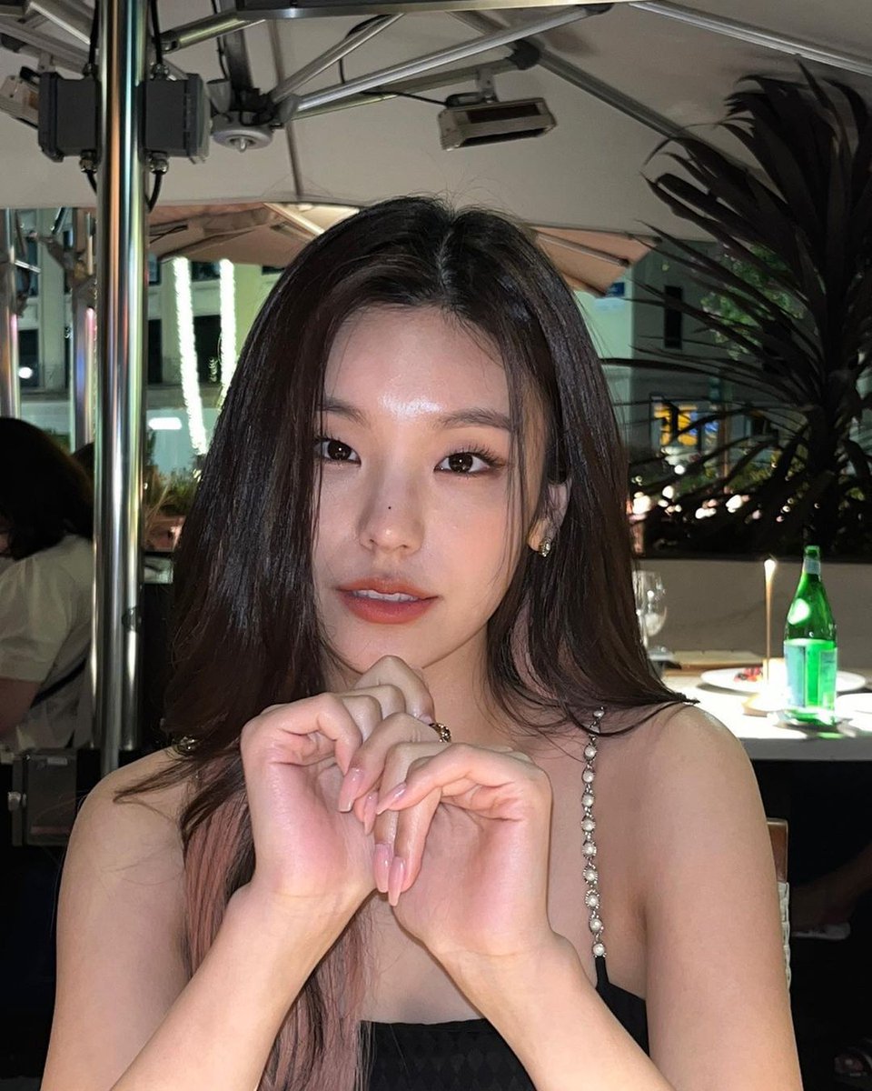 dailyhyj's tweet photo. hi!! 
this is account dedicated for super-talented leader of #ITZY yeji!! 
please follow me for a content of #YEJI such like pics, videos and edits!
please retweet this to reach more people, follow and make sure to turn on your notifs <3 https://t.co/eq1E5MnCJM