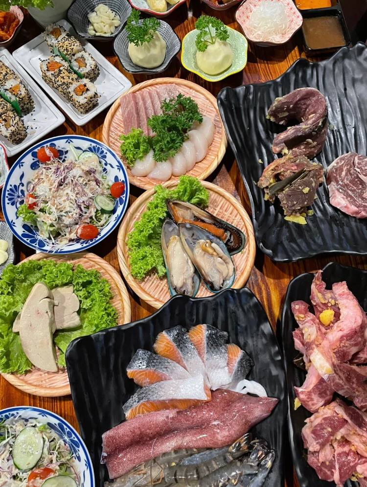 PMomo222's tweet photo. Gathering with family for a delightful Korean BBQ, sizzling flavors filled the air as we grilled and shared laughter, creating cherished memories. https://t.co/OWQ0Zyx2pV