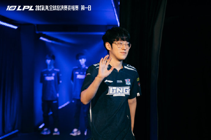 LPLfanclub's tweet photo. Last year, the four mid-laners for #LPL at Worlds are JDG Yagao, TES knight, EDG Scout, and RNG Xiaohu.

This year, it's still them, but on four different teams:

JDG knight, BLG Yagao, LNG Scout, and WBG Xiaohu.

Let's welcome the new Big Four. https://t.co/ghAVtiqfUT