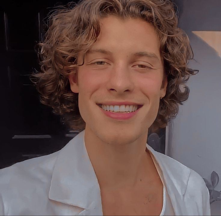 Winterywinterrr's tweet photo. Happy Birthday @ShawnMendes 
I wish you life time of happiness, good health and all the possible good things in the universe.
Thank you so much for being you .
You make it seem being yourself is better than anything I have ever seen.
I love you so much . https://t.co/Ey1zmrX4hy
