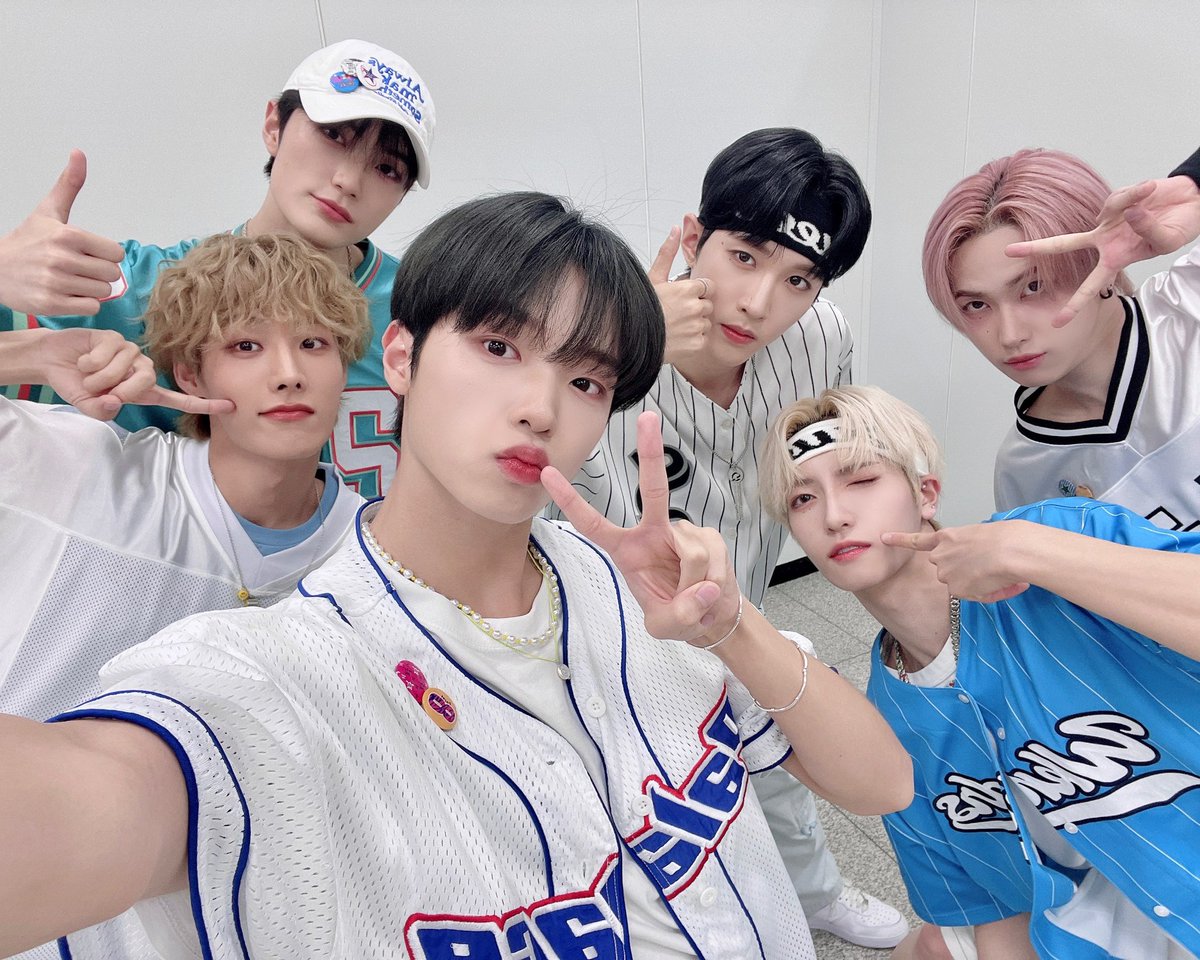 official_MIRAE's tweet photo. [📷]
2023.08.08
2023 울산서머페스티벌

#미래소년 #MIRAE
#MIRAE_BwbB #JUMP!
#울산서머페스티벌 https://t.co/lYVMgvkxrg