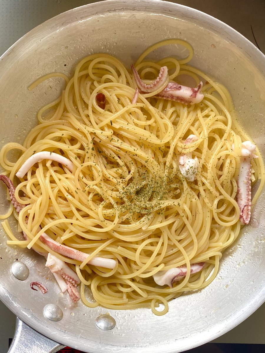 CocoloMusic's tweet photo. 叔父が釣ったイカをもらったからペペロンチーノに入れたら美味しすぎて泣きながら食べた☺︎ https://t.co/etmZuzkxeU