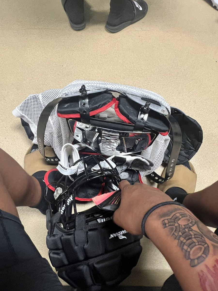 Trayburton58's tweet photo. Senior szn jus roun the way😮‍💨 https://t.co/y8yLQ4FxIA