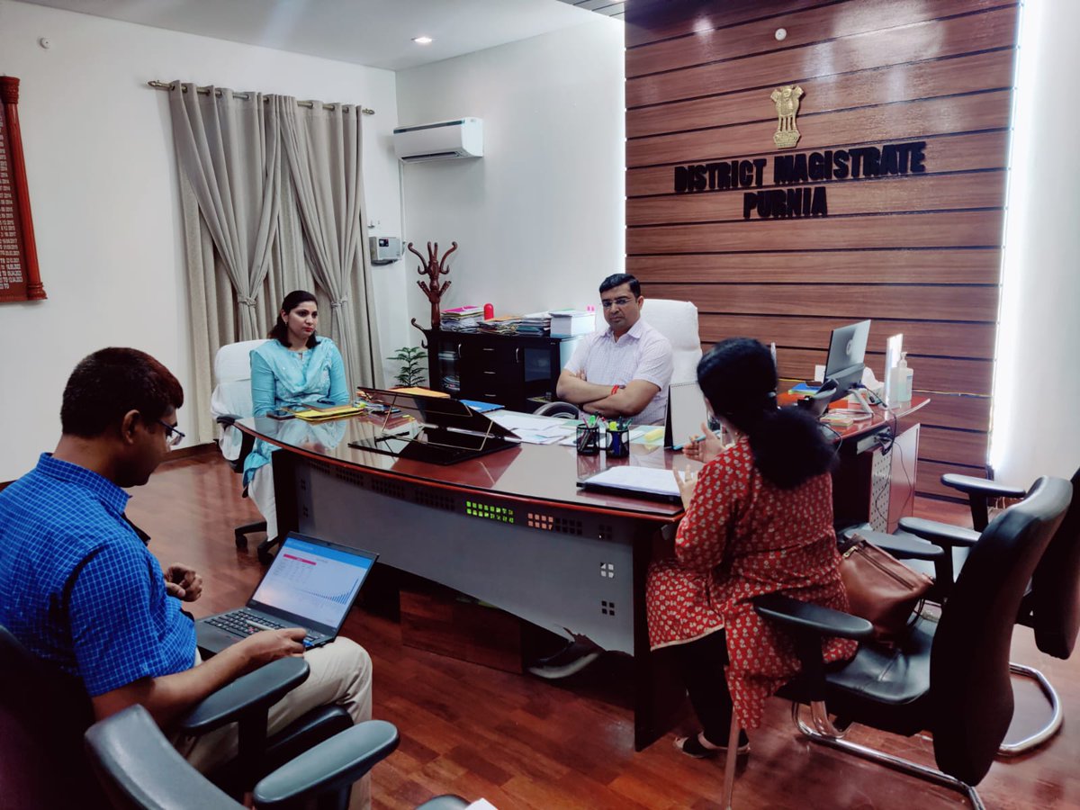 जिला पदाधिकारी, श्री कुन्दन कुमार द्वारा यूनिसेफ प्रतिनिधि के साथ बैठक किया गया। बैठक में बच्चों के  सम्पूर्ण शारीरिक तथा मानसिक विकास एव कुपोषण से मुक्त करने पर विमर्श किया गया ।
m.facebook.com/story.php?stor…